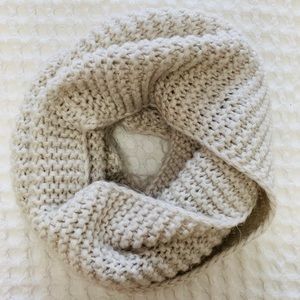 H&M cream cable knit infinity scarf